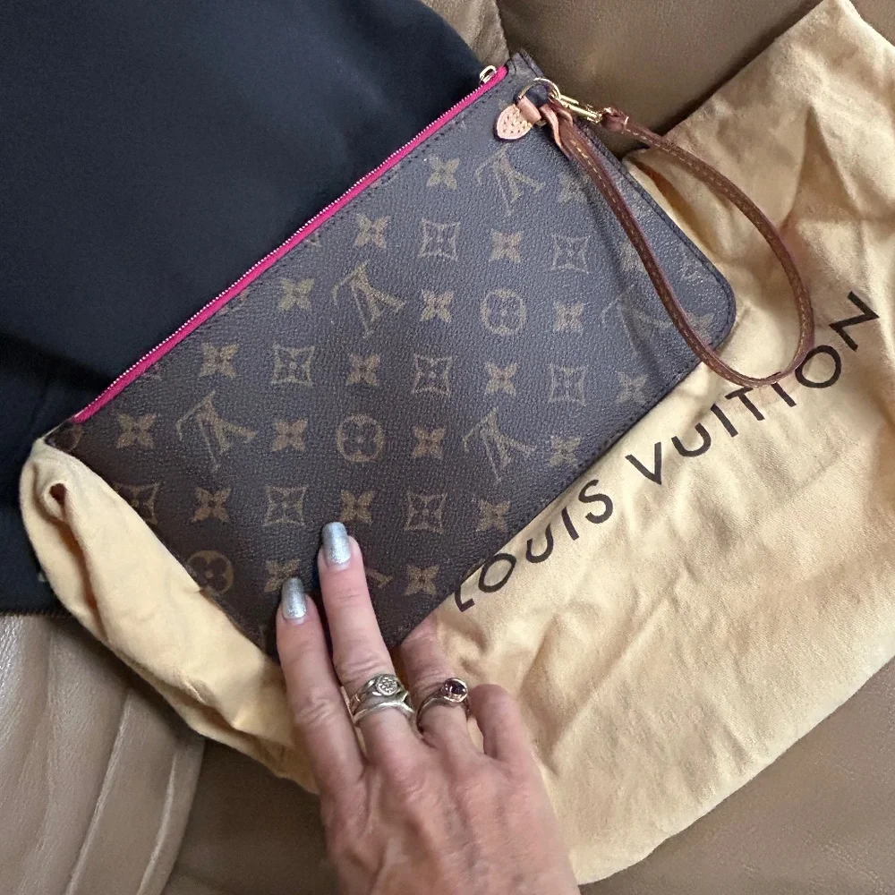 BRAND NEW w/ TAGS  LV GM Pouchette PIVIONE  interior - Picture 3 of 14